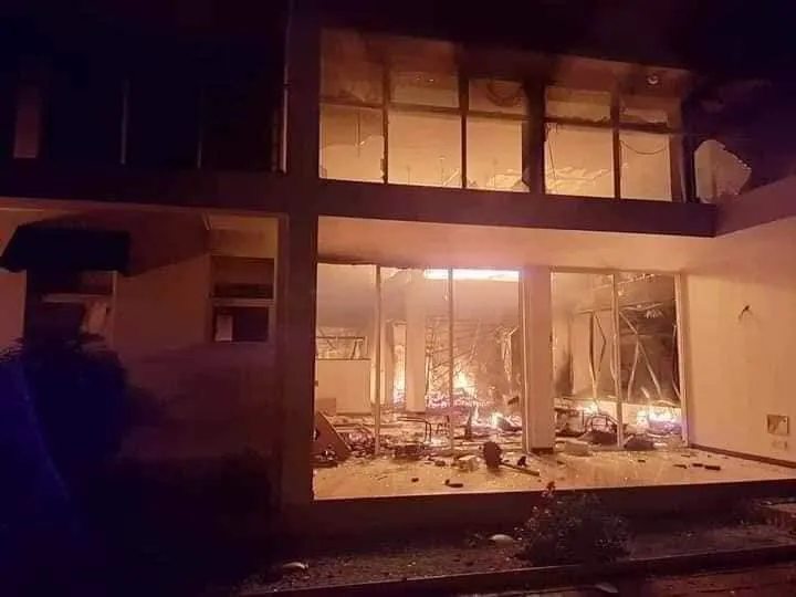 ඥානා අක්කාගේ නිවස ගිනි තබයි. 1 280135747 5672218106139729 70890746761439180 n 1