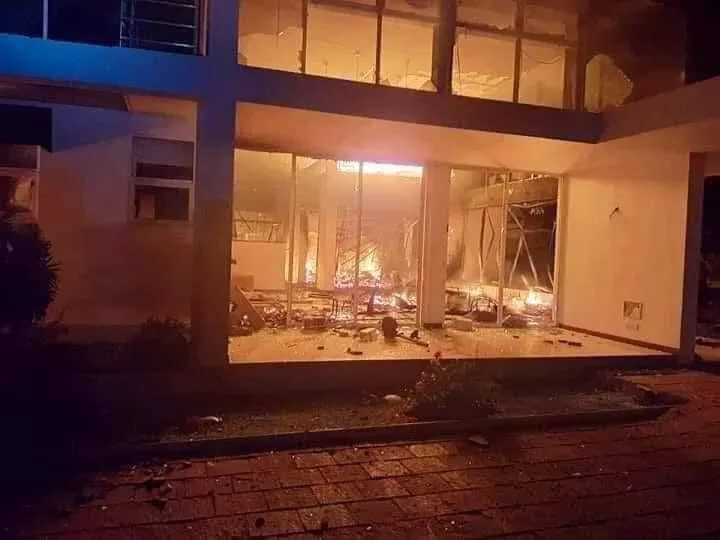 ඥානා අක්කාගේ නිවස ගිනි තබයි. 2 280220105 5672220232806183 3198145814503352970 n