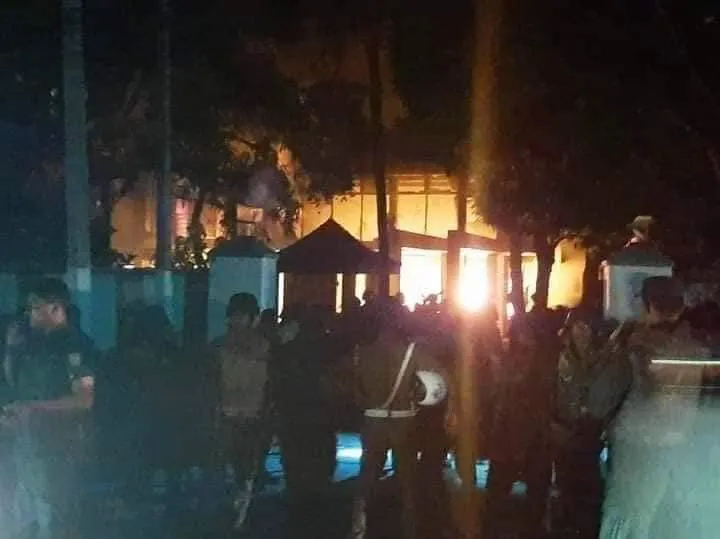 ඥානා අක්කාගේ නිවස ගිනි තබයි. 3 280375113 5672218259473047 264253032320479238 n