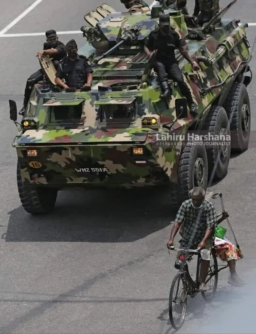 කොළඹ වටේ යමින් ආරක්ෂාව බලන යකඩ යක්කු ගැන විස්තර මෙන්න... 1 280658121 5295310360533727 6301683588014014919 n