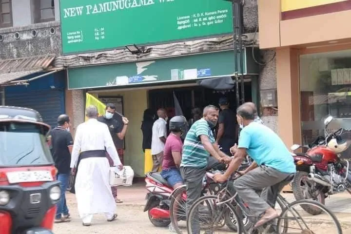 නොවැසූ බාර් එක නිසා බෝපිටිය ඇවිලෙයි (ඡායාරූප) 3 2851e33c c681 45aa be0d f0543d209bf5