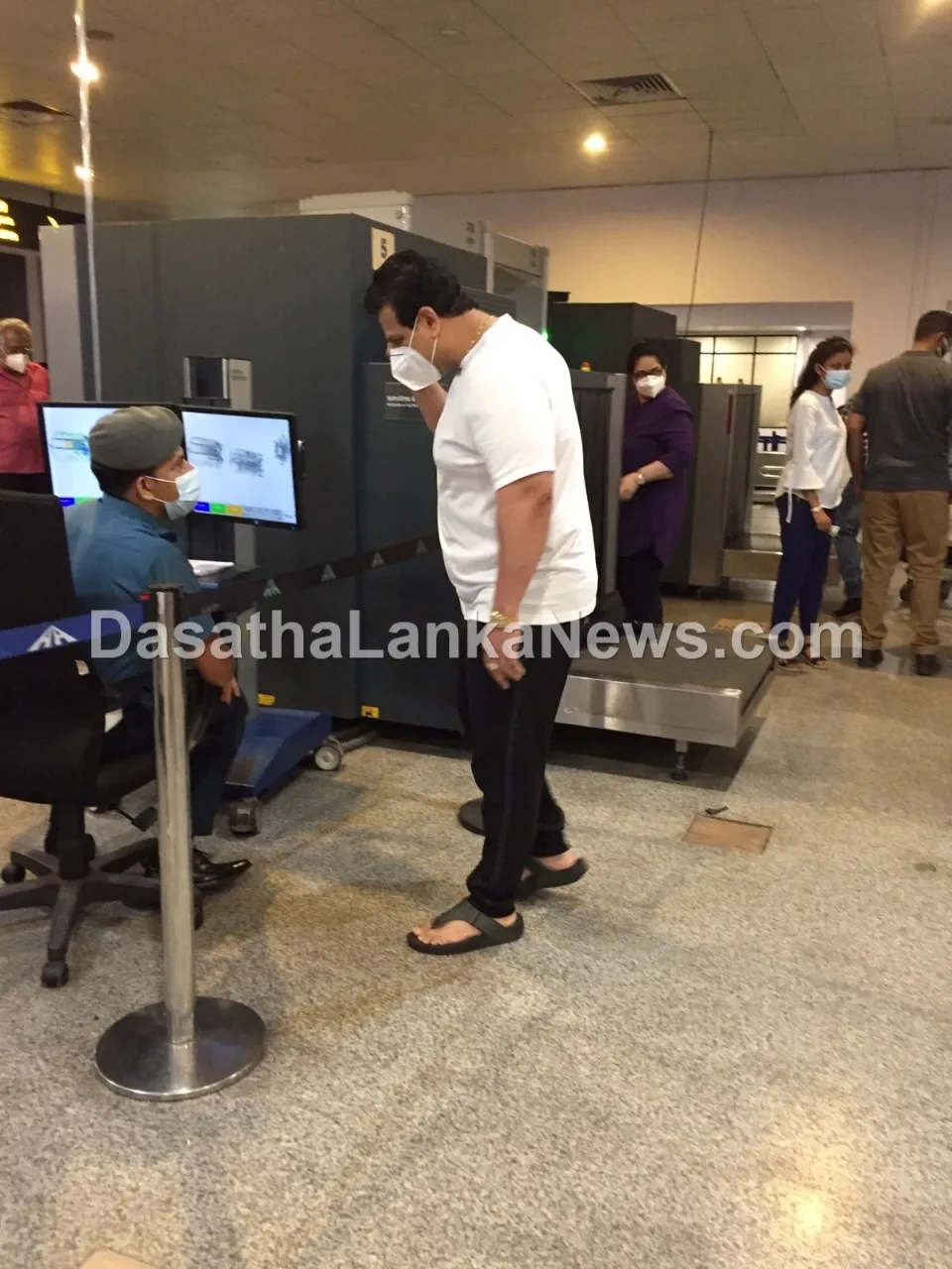 දුමින්ද සිල්වා කටුනායක ගුවන්තොටුපල පරිශ්රයට පැමිණෙයි 2 34a90488 433c 4a28 b4b8 1d93e15280bb