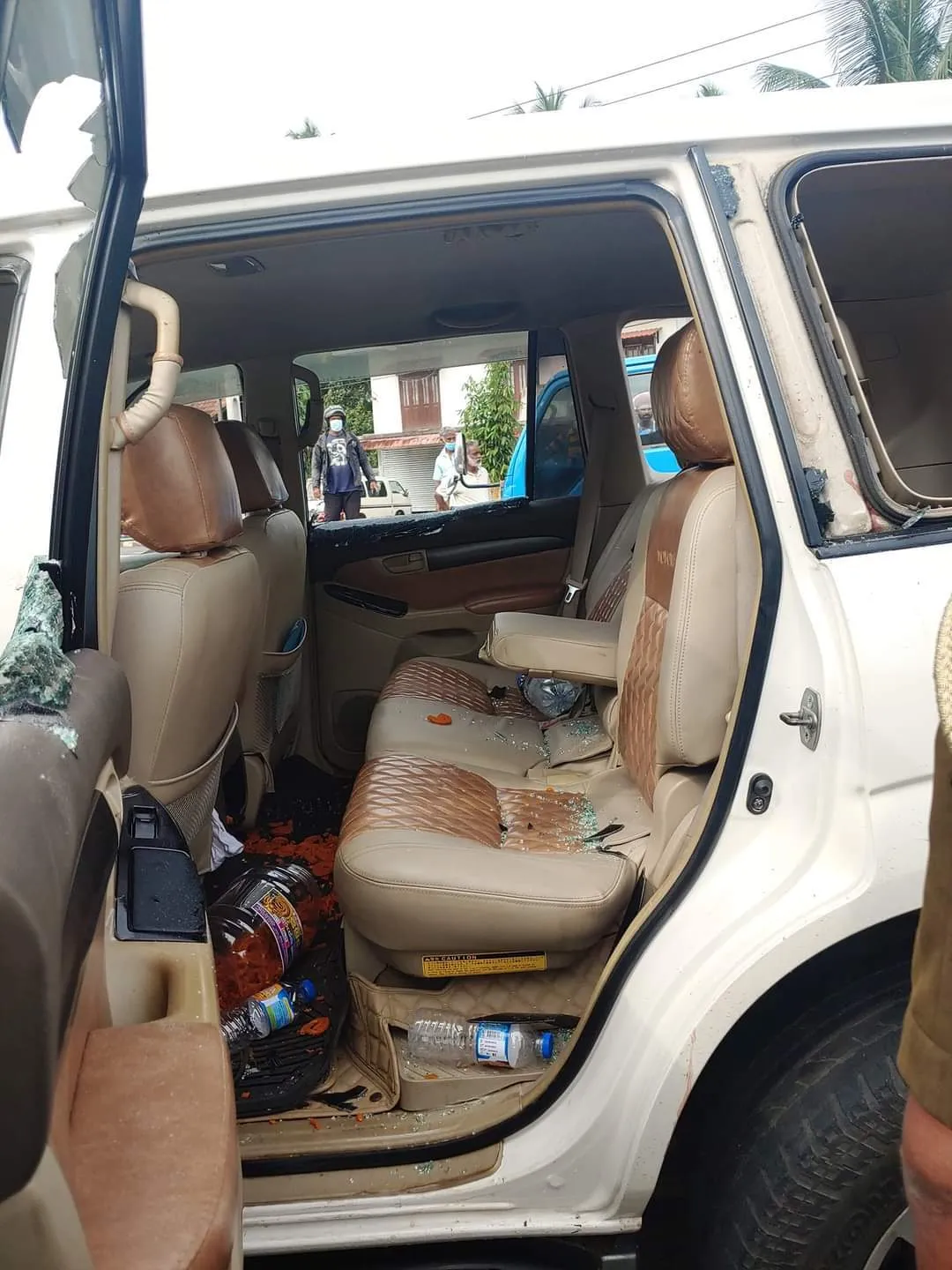 මහින්දගේ ජන බලය පෙන්වන්න කොළඹට මිනිස්සු ගෙන්වූ හැටි 7 7284a8be 71f7 47c1 b1b8 0d4eca0d95c1