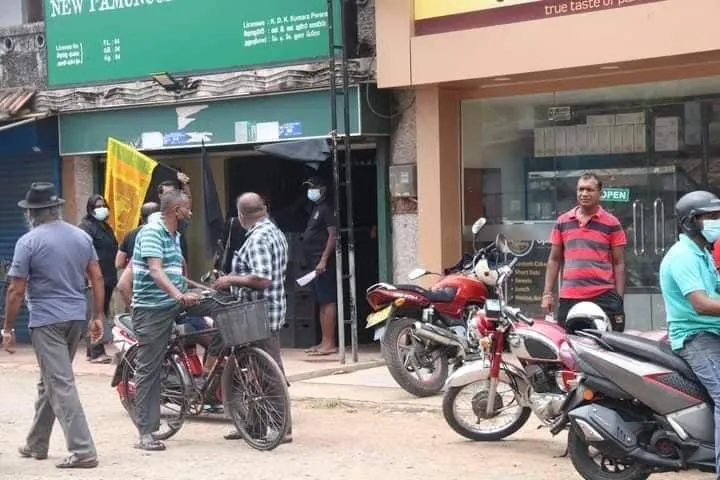 නොවැසූ බාර් එක නිසා බෝපිටිය ඇවිලෙයි (ඡායාරූප) 1 8d7a3fff 9aec 43ea 8f52 1f4b7eb1179a