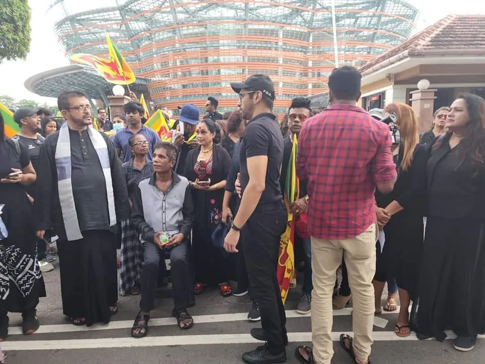 විවාහ මංගල සේවා සැපයුම්කරුවන්ගේ එකමුතුව විරෝධතා පා ගමනක 5 WhatsApp Image 2022 05 03 at 5.51.10 PM