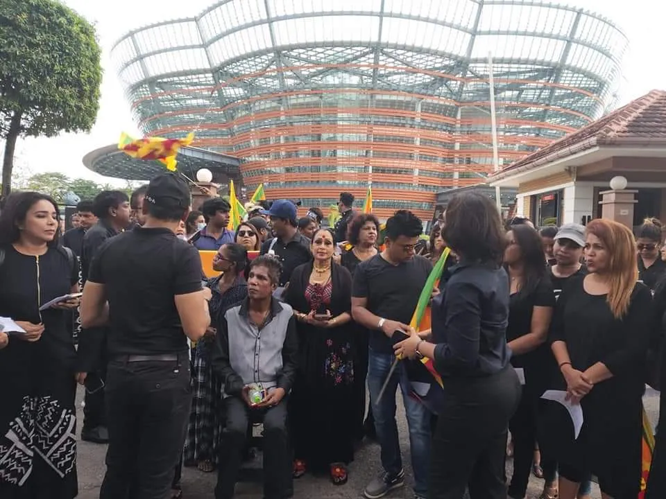 විවාහ මංගල සේවා සැපයුම්කරුවන්ගේ එකමුතුව විරෝධතා පා ගමනක 3 WhatsApp Image 2022 05 03 at 5.51.11 PM