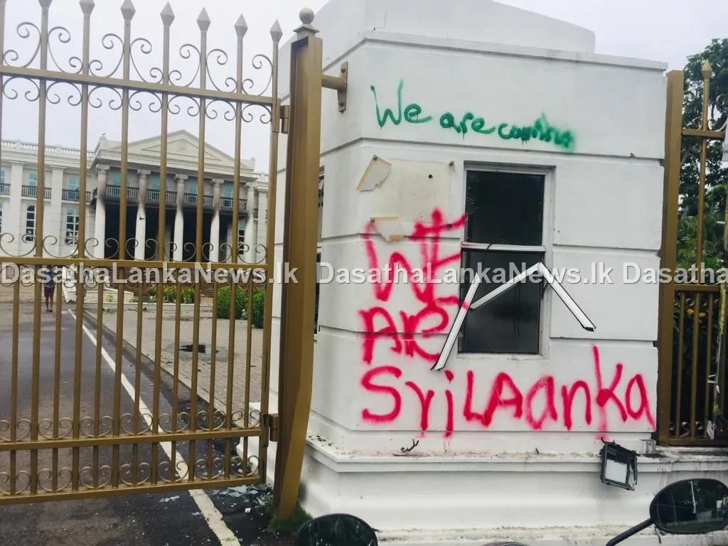 ගිනිතැබූ සුපිරි හෝටල්වල ඉතිරි මෙච්චරයි 4 WhatsApp Image 2022 05 10 at 9.12.31 AM 4