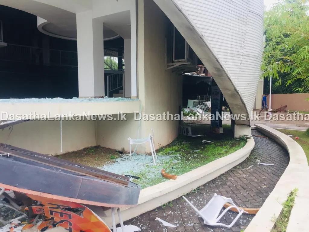 ගිනිතැබූ සුපිරි හෝටල්වල ඉතිරි මෙච්චරයි 15 WhatsApp Image 2022 05 10 at 9.12.35 AM 5