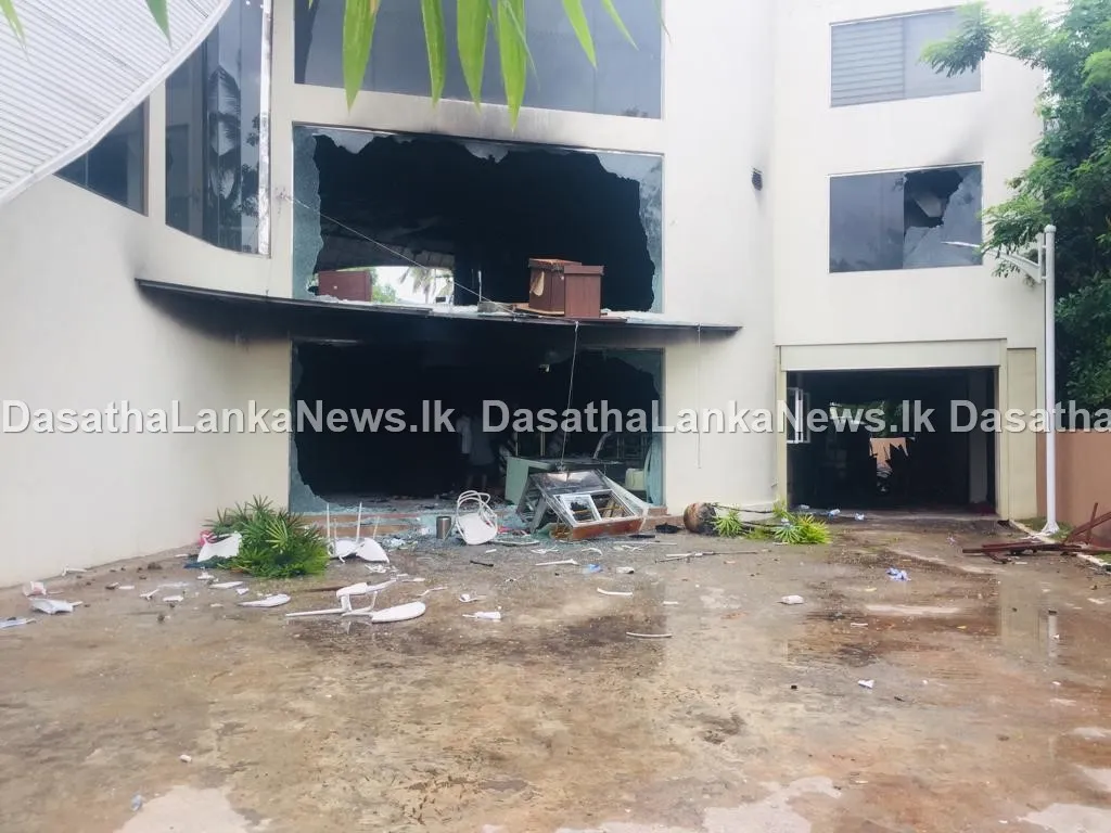 ගිනිතැබූ සුපිරි හෝටල්වල ඉතිරි මෙච්චරයි 17 WhatsApp Image 2022 05 10 at 9.12.36 AM 1