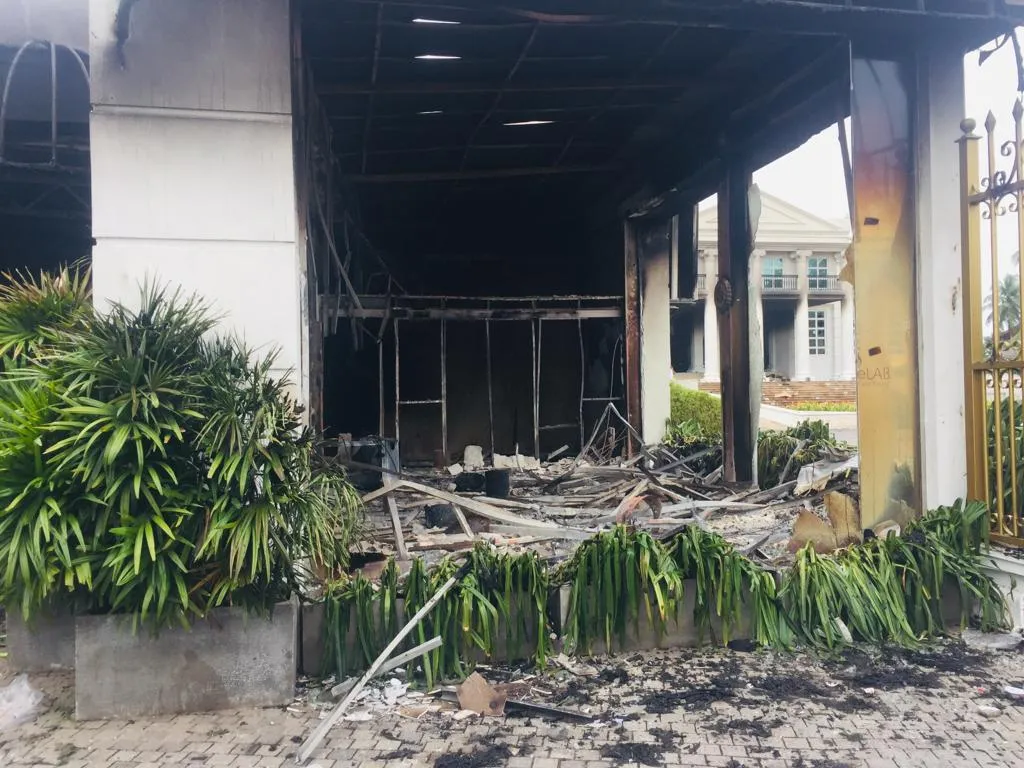 නිවාස සහ දේපල අළු වූ දේශපාලකයෝ ලැයිස්තුව මෙන්න 4 WhatsApp Image 2022 05 10 at 9.12.38 AM 2