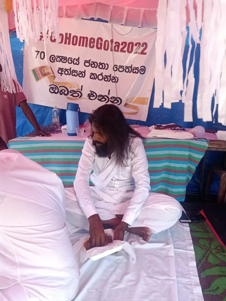 ගාල්ලේ අරගල බිමේ පිරිස කළ දානමය පිංකම 14 WhatsApp Image 2022 05 15 at 2.19.47 PM 1