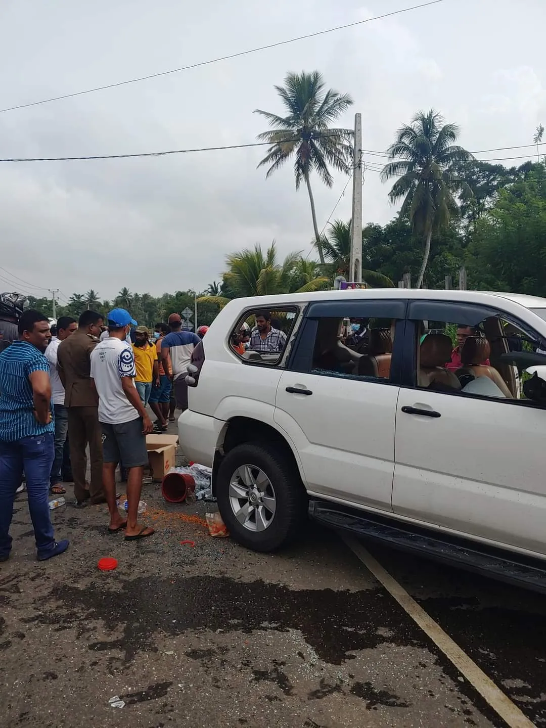 මහින්දගේ ජන බලය පෙන්වන්න කොළඹට මිනිස්සු ගෙන්වූ හැටි 8 a787c413 5d9f 4b63 9288 242098a74064