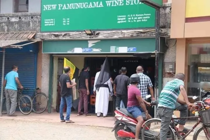 නොවැසූ බාර් එක නිසා බෝපිටිය ඇවිලෙයි (ඡායාරූප) 4 d1e7a1d6 ed1a 41d8 9cee e4e386d88e1d