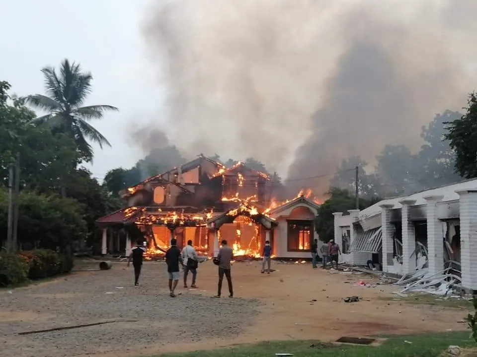 දිට්ඨදම්මවේදනීය කර්මය ගැන කියලා තිබුණට දැකලා තිබුණේ නෑ නේද..? මේ එයට කඳිම උදාහරණයක් 3 e211bfc0 e333 4e20 a831 7d1d65893061