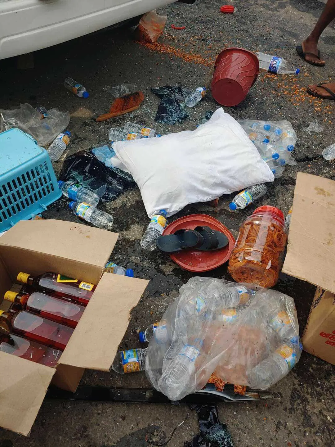 මහින්දගේ ජන බලය පෙන්වන්න කොළඹට මිනිස්සු ගෙන්වූ හැටි 2 f20bb467 945b 4a69 8d44 fb4714f3d1af