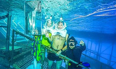 මුහුදු පතුළට රැගෙන ගිය විස්සයි විස්ස ලෝක කුසලානය (ඡායාරූප) 1 00e735d4 e106 4207 bbfb f5ce89988d14