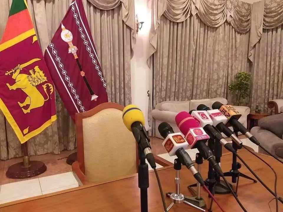 ජනපතිගේ ඉල්ලා අස්වීම ගැන කථානායකගේ නිල නිවේදනය තවත් සුළු මොහොතකින් (ඡායාරූප) 1 293038365 10225802561144091 2133972117702750897 n 2