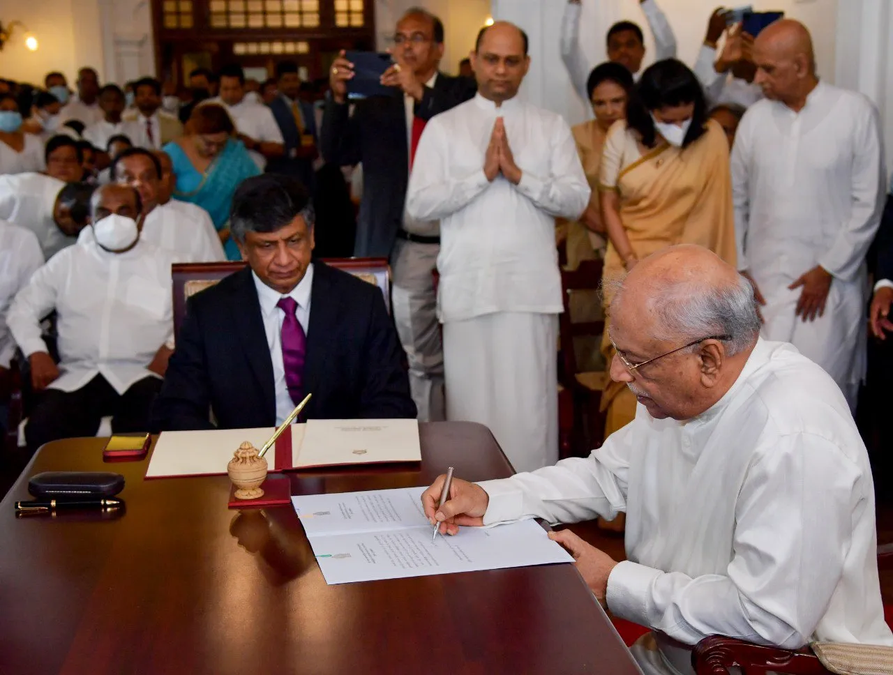 Breaking News -අගමැති ධුරයේ දිනේෂ් ගුණවර්ධන දිවුරුම් දෙයි (ඡායාරූප) 2 294348931 601589248194281 8629189354697828885 n