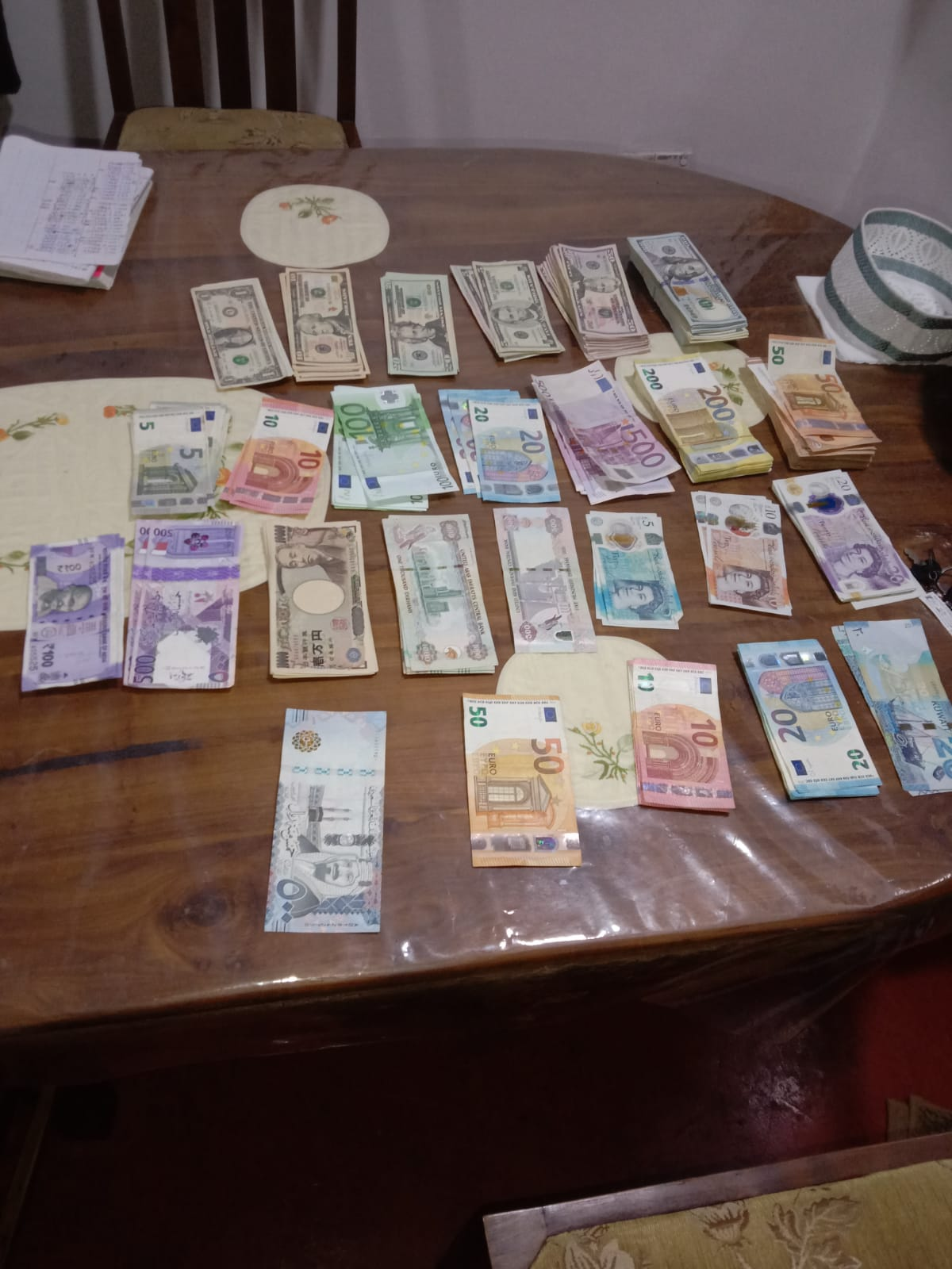 උණ්ඩියල් ක්රමය යටතේ විදේශිය මුදල් හුවමාරු කරනු ලබන පුද්ගලයෙකු අත්අඩංගුවට 2 image 2