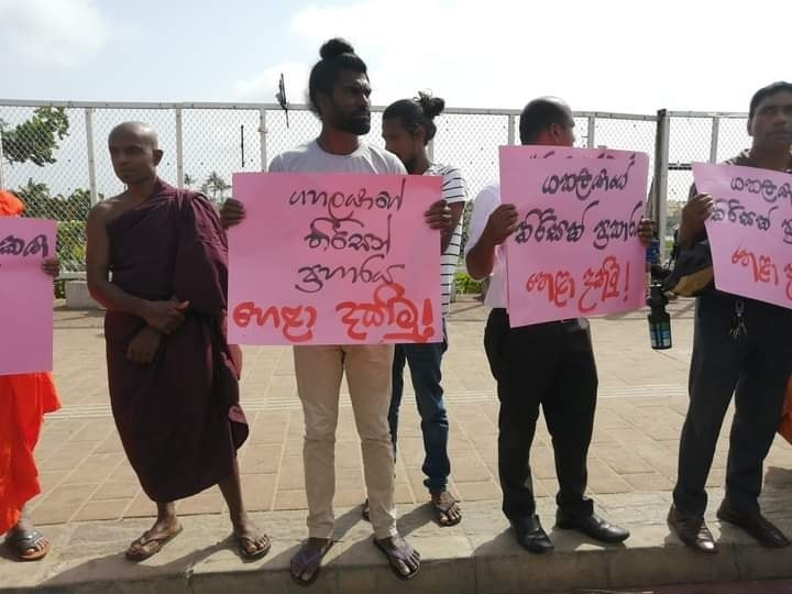 නිදහස් මාධ්යවේදී ඇන්තනී වේරංග පුෂ්පික පැහැර ගෙන යයි 1 image