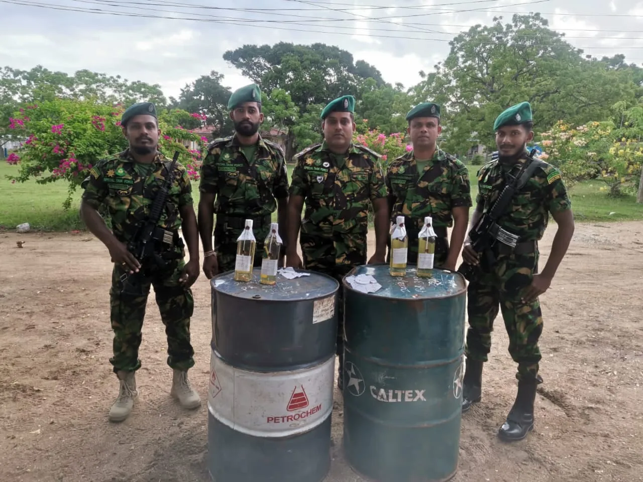 පෙට්රල් ලීටර් 400 ක් වැඩි මිලට විකුණන්න ලඟ තබාගත් අයෙක් අත්අඩංගුවට 1 9bb6a1e8 8c1e 47c6 af3e 6534395d41e3
