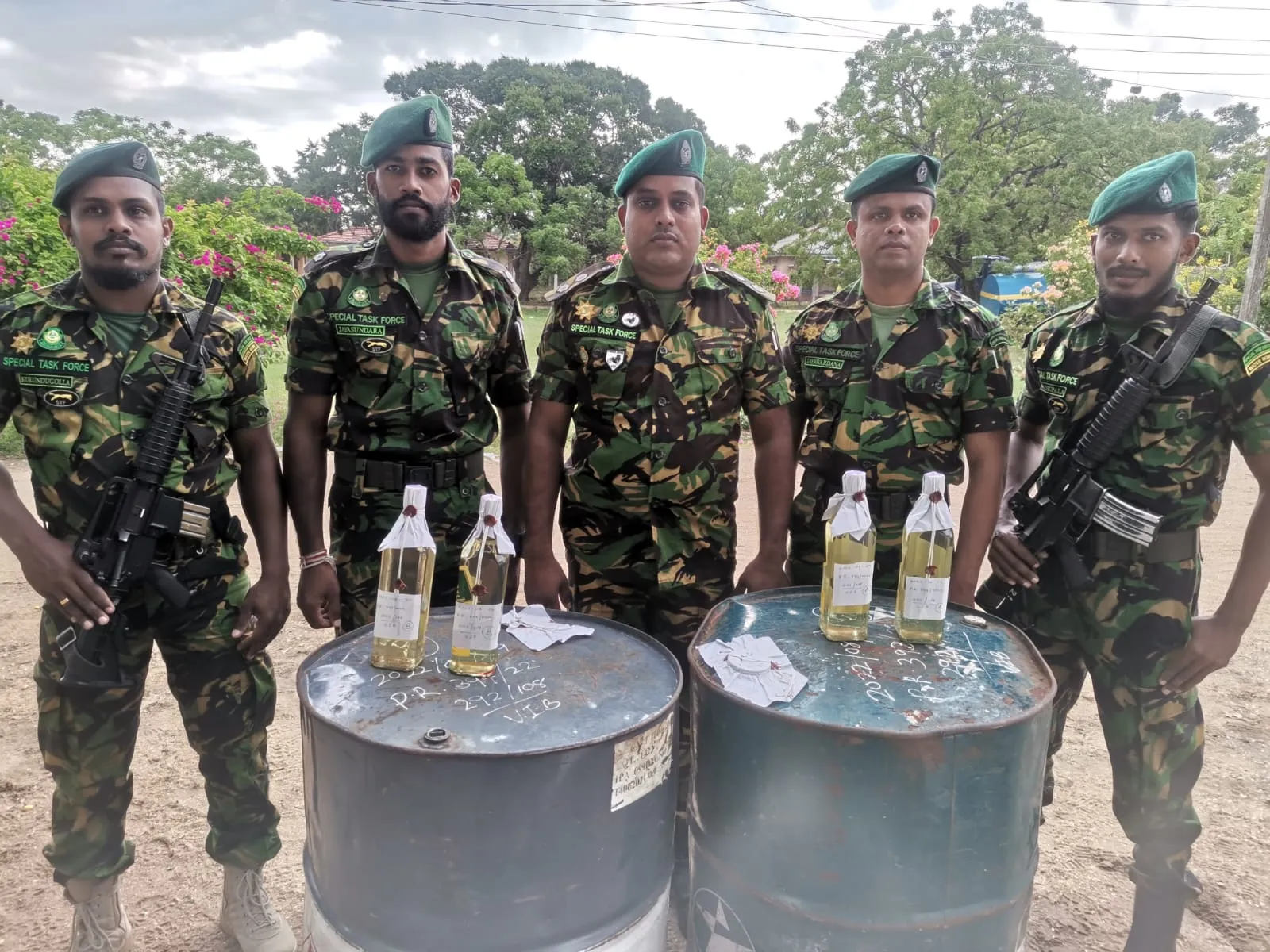 පෙට්රල් ලීටර් 400 ක් වැඩි මිලට විකුණන්න ලඟ තබාගත් අයෙක් අත්අඩංගුවට 3 e8973026 beee 4e93 b89a b759f12bf456