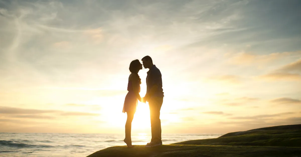 8410 couple about to kiss sunset beach rock unspla