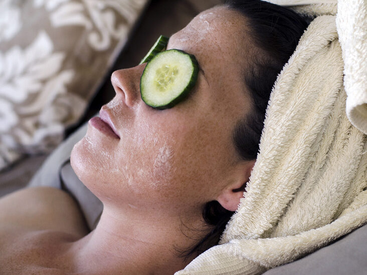 Eye Treatment with Cucumber 732x549 thumbnail 732x549 1