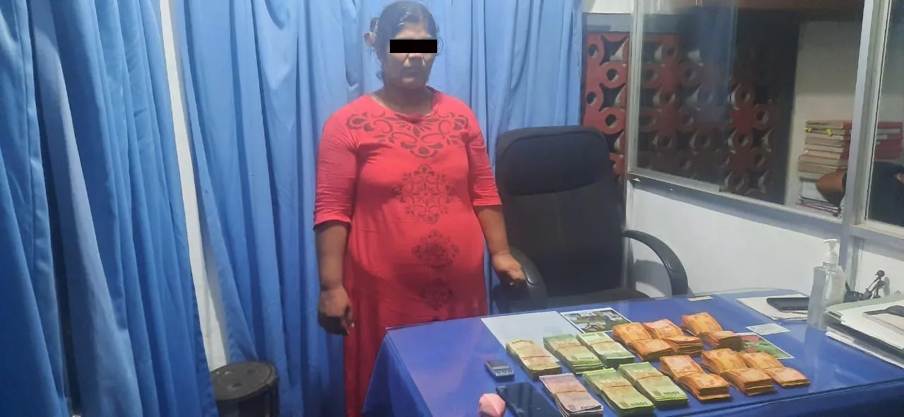 තුන් ලක්ෂ පනස් දහසකට අධික වටිනාකමින් යුත් හෙරොයින් කාන්තාවක් අත්අඩංගුවට 2 a02c6ae7 c2b6 4d04 b849 f35aff619536