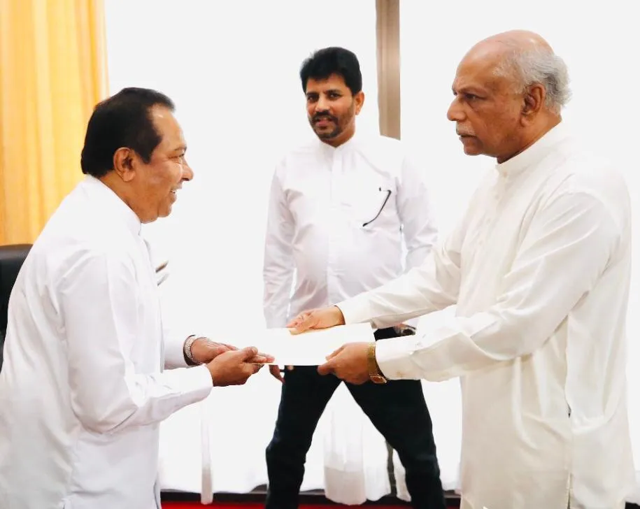 අගමැති දිනේෂ් අතින්, ප්රාදේශීය සංවර්ධන කමිටු සභාපතිවරු වූ මන්ත්රීවරුන්ට පත්වීම් ලිපි 1 1b2d1d96 b1eb 407b 9217 c3ddf2ee14af