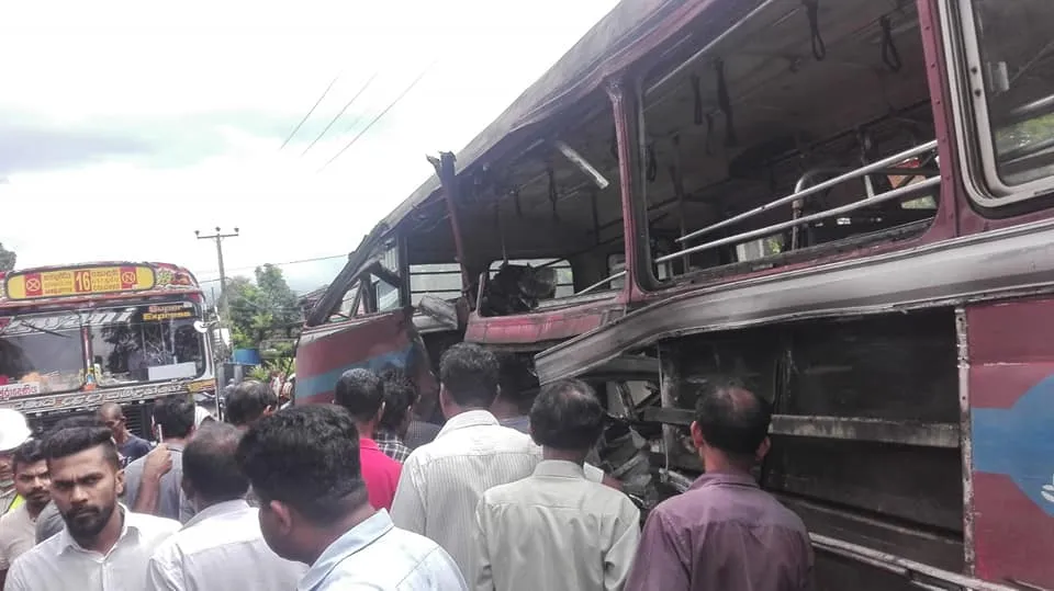 බස්රථ දෙකක් එකිනෙක ගැටී උතුවන්කන්දේ අනතුරක් (ඡායාරූප) 1 312355589 410895074591706 883950020441774369 n