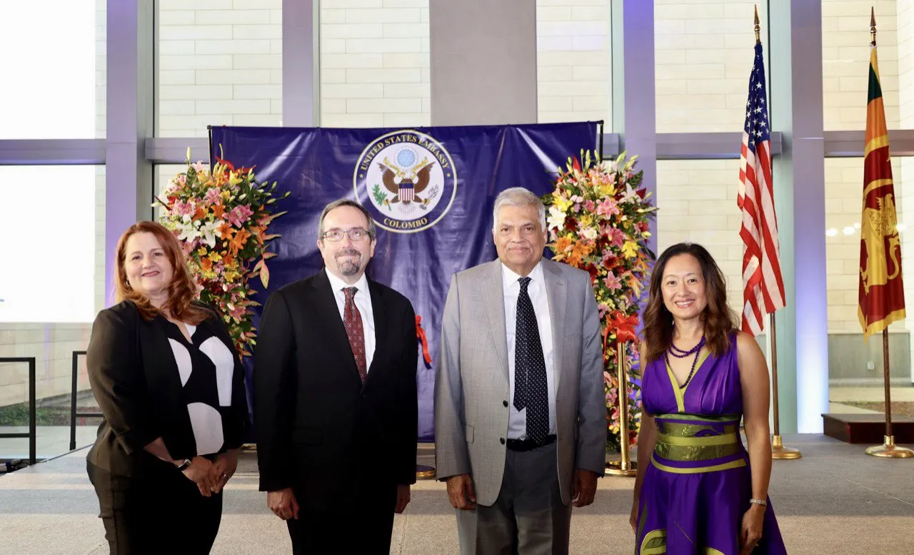 ශ්රී ලංකාවේ ඇමරිකානු තානාපති කාර්යාලයේ නව ගොඩනැගිල්ල ජනපති අතින් විවෘත කෙරේ (ඡායාරූප) 5 FgKmShfXEAEDQVP