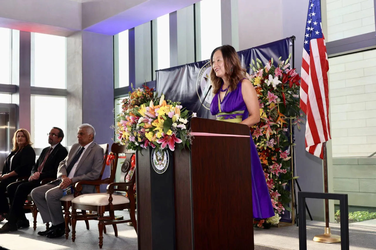 ශ්රී ලංකාවේ ඇමරිකානු තානාපති කාර්යාලයේ නව ගොඩනැගිල්ල ජනපති අතින් විවෘත කෙරේ (ඡායාරූප) 3 FgKmShiWYAAy O4