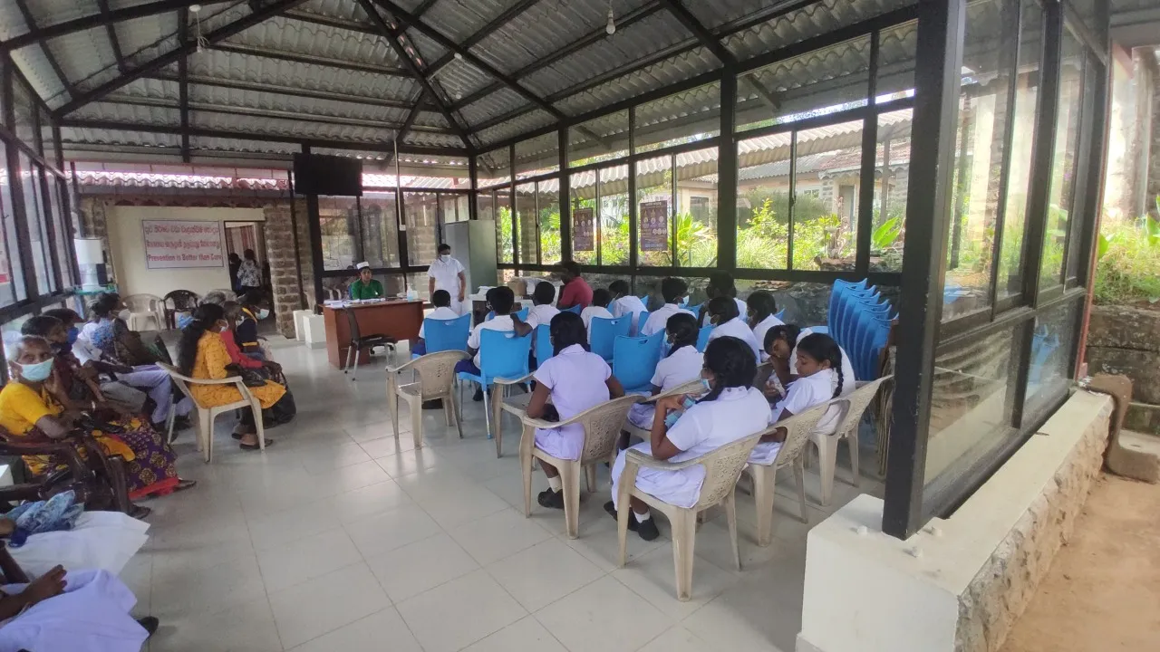 කොටගල පාසලක ළමුන් 42ක් හදිසියේම රෝහල් ගතකරයි (ඡායාරූප) 6 WhatsApp Image 2022 10 11 at 11.24.37 AM 2