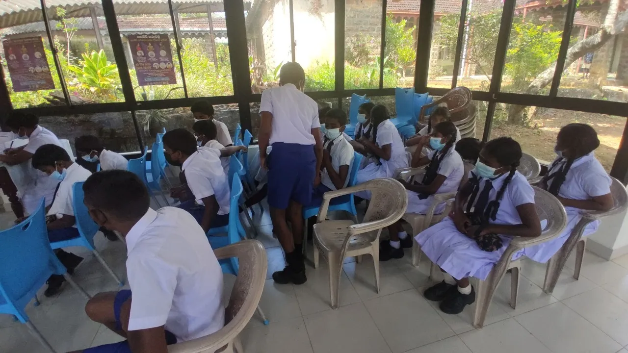 කොටගල පාසලක ළමුන් 42ක් හදිසියේම රෝහල් ගතකරයි (ඡායාරූප) 8 WhatsApp Image 2022 10 11 at 11.24.37 AM