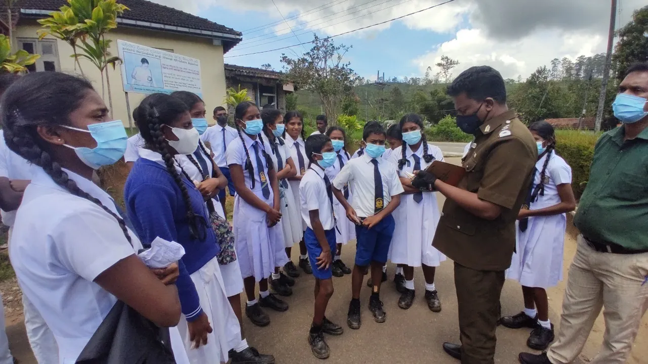 කොටගල පාසලක ළමුන් 42ක් හදිසියේම රෝහල් ගතකරයි (ඡායාරූප) 4 WhatsApp Image 2022 10 11 at 11.24.38 AM 1