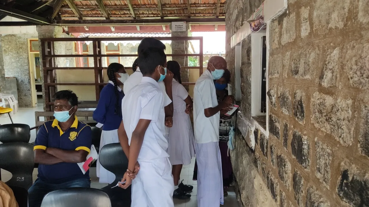 කොටගල පාසලක ළමුන් 42ක් හදිසියේම රෝහල් ගතකරයි (ඡායාරූප) 3 WhatsApp Image 2022 10 11 at 11.24.39 AM