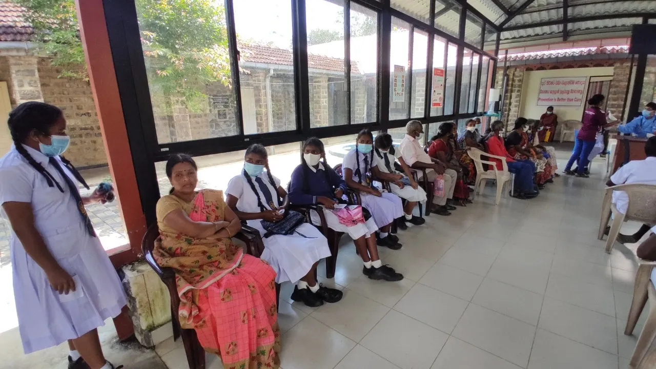 කොටගල පාසලක ළමුන් 42ක් හදිසියේම රෝහල් ගතකරයි (ඡායාරූප) 1 WhatsApp Image 2022 10 11 at 11.24.40 AM 1