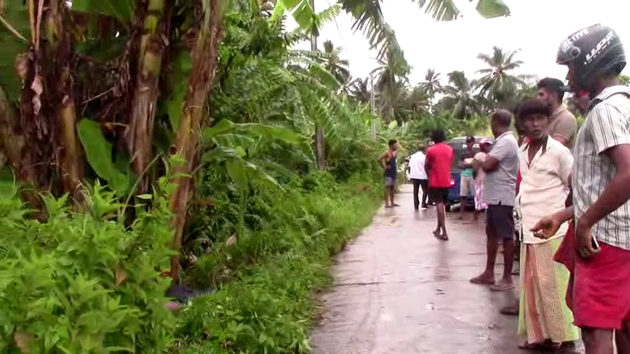 අභිරහස් ලෙස මිය ගිය අයෙකුගේ සිරුරක් මීටියාගොඩ වෙල්යායක් අසළ (ඡායාරූප) 3 WhatsApp Image 2022 10 21 at 11.54.00 AM