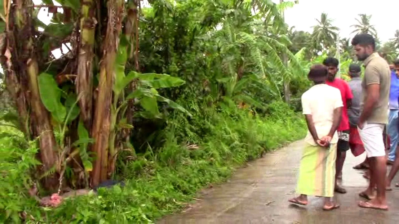 අභිරහස් ලෙස මිය ගිය අයෙකුගේ සිරුරක් මීටියාගොඩ වෙල්යායක් අසළ (ඡායාරූප) 1 WhatsApp Image 2022 10 21 at 11.54.01 AM 1