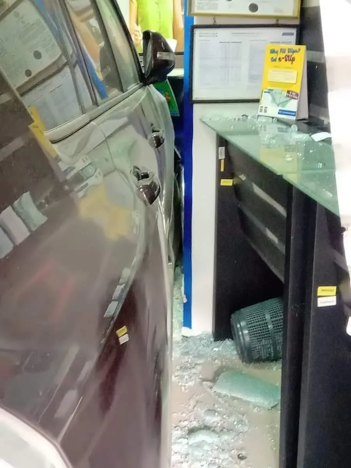 දත් දොස්තරගේ සුඛෝපභෝගී රිය බැංකුව ඇතුළේ (ඡායාරූප) 3 WhatsApp Image 2022 10 22 at 10.30.56 AM 1