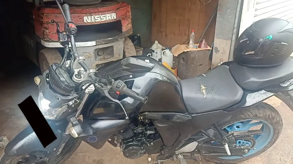 'අලිවත්තේ අසිතගේ' ඝාතනයට යොදාගත් යතුරුපැදිය සමඟ තුනක් අත්අඩංගුවට (ඡායාරූප) 4 WhatsApp Image 2022 10 22 at 7.54.37 AM