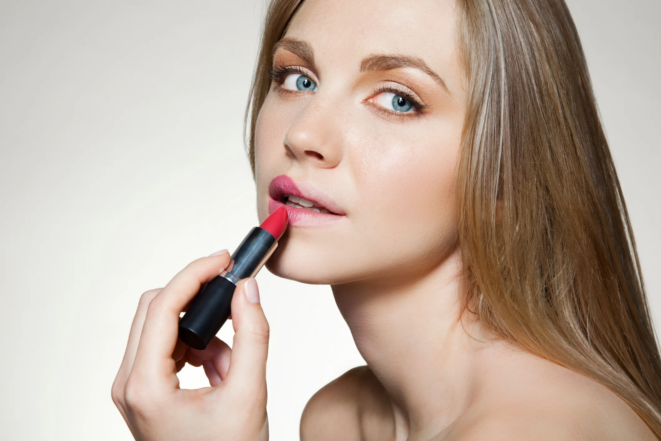 317978 2119x1415 woman applying lipstick