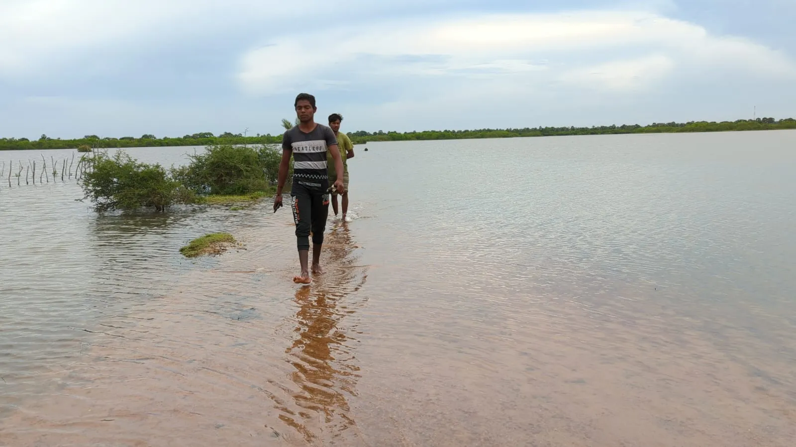 මුලතිව් නන්දිකඩාල් මහා වැස්සෙන් යට වේ 3 NANDIKADAL 03