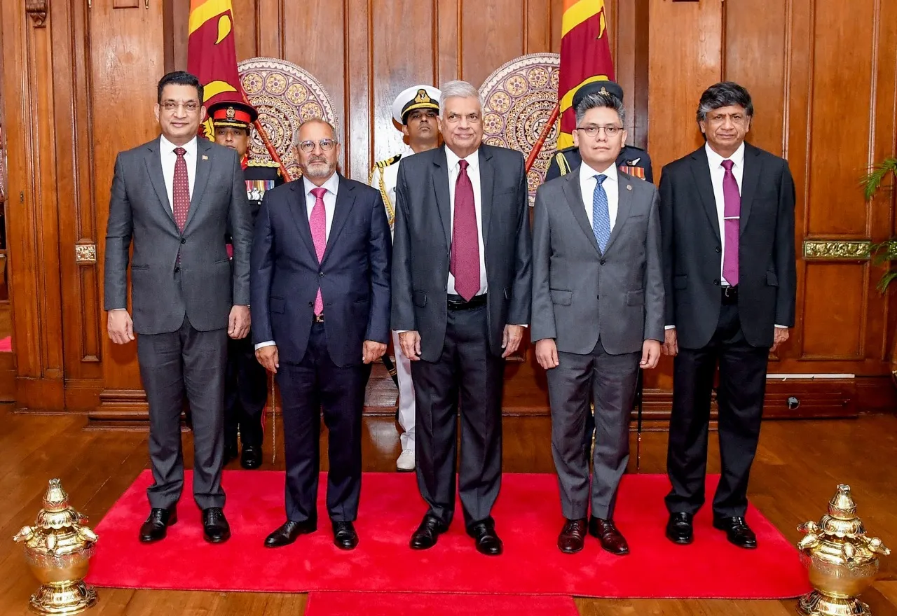අලුතින් පත්ව ආ රාජ්යතාන්ත්රිකයින් අටදෙනෙක් ජනපතිට අක්ත පත්ර භාරදෙයි (ඡායාරූප) 4 WhatsApp Image 2022 11 11 at 1.36.48 PM