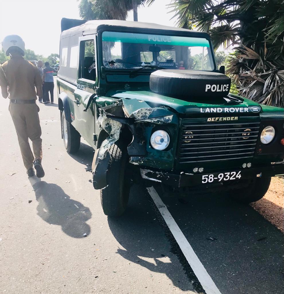 පොලිස් ඩිෆෙන්ඩර් රථයේ ගැටුණු තරුණයා ජීවිතක්ෂයට (ඡායාරූප) 10 01 2