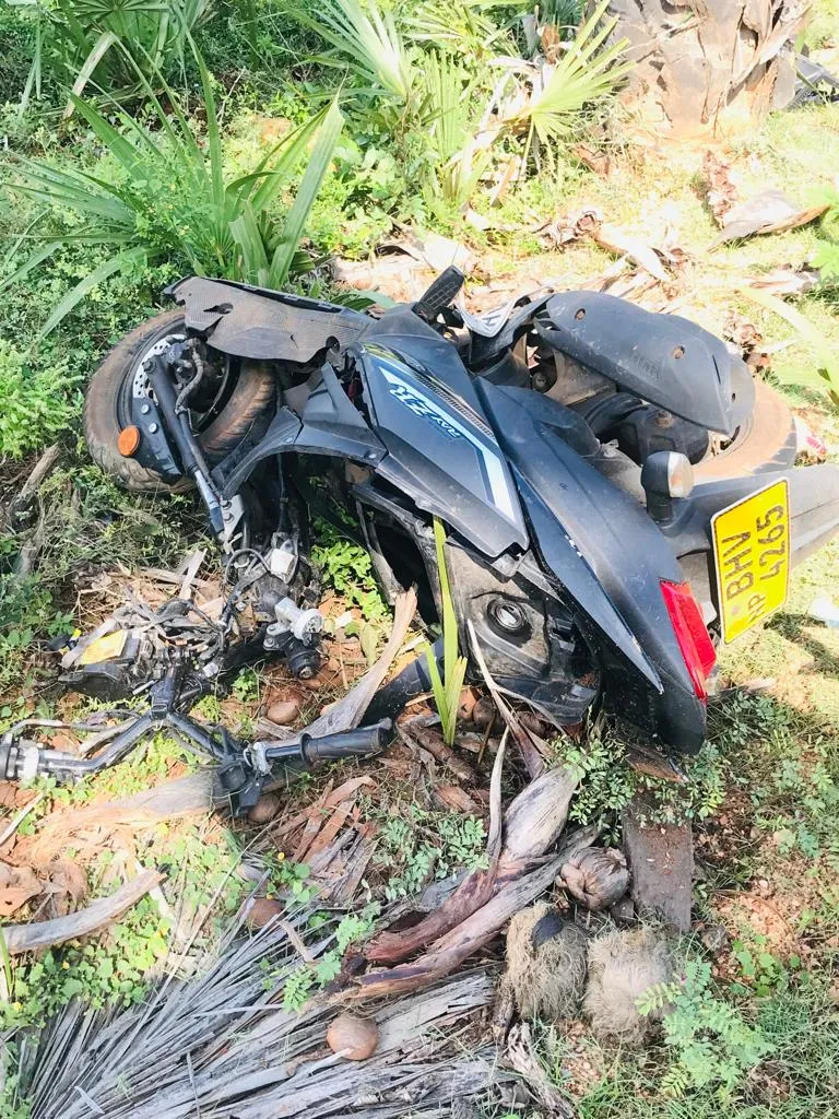 පොලිස් ඩිෆෙන්ඩර් රථයේ ගැටුණු තරුණයා ජීවිතක්ෂයට (ඡායාරූප) 7 02 1