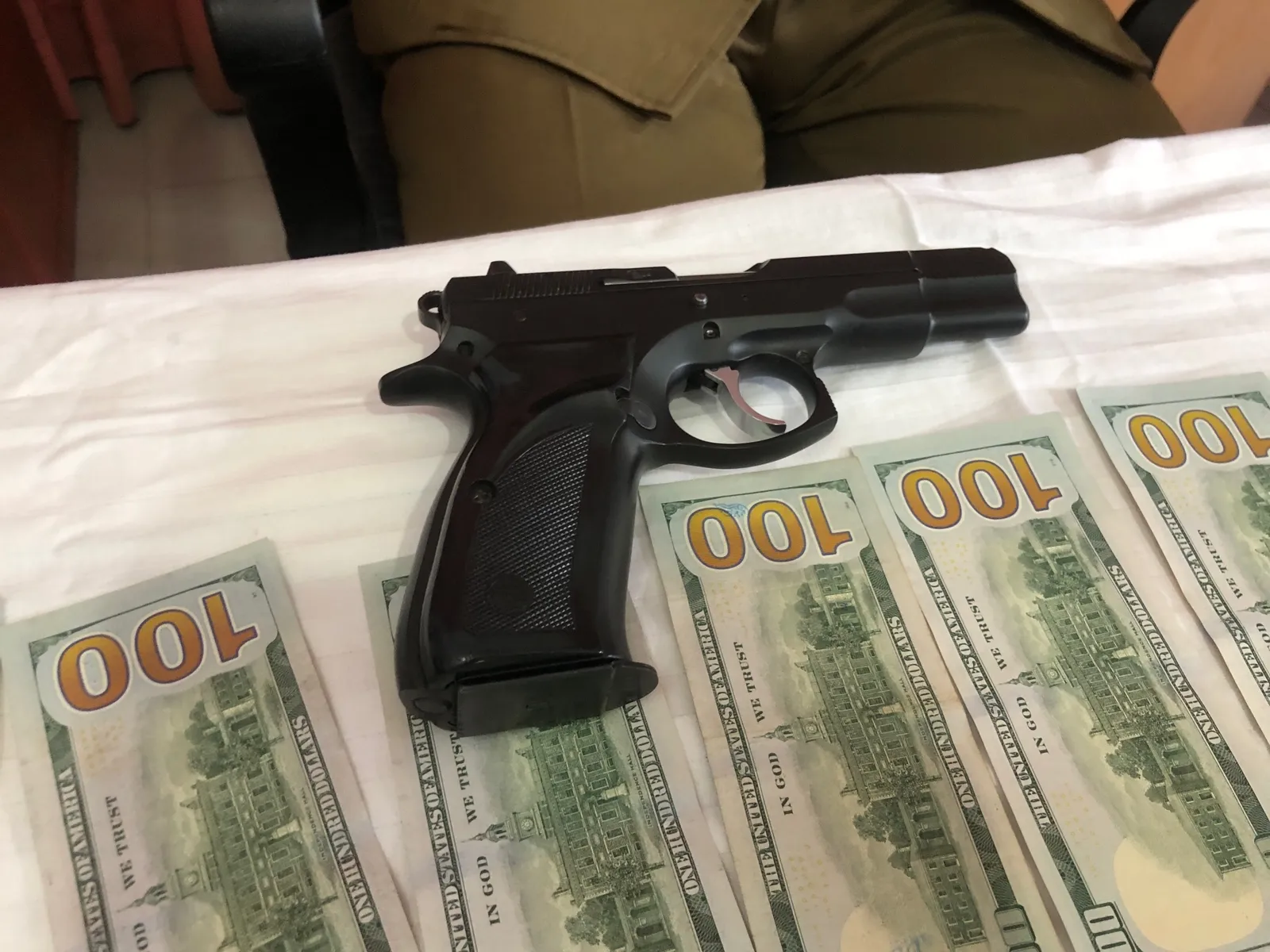 බම්බලපිටියේ කෝටිපති ව්යාපාරිකයාගේ සේසත කොල්ල කෑ 'කොමනා' සහ 'කොණ්ඩයා' අල්ලයි (ඡායාරූප) 3 236c8627 70e6 46be 97aa d0217981fe00