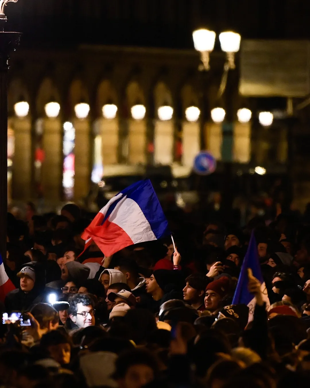 ලෝක පාපන්දු පිටියේ අනුශූරයෝ මව්බිමට (ඡායාරූප) 8 3 1