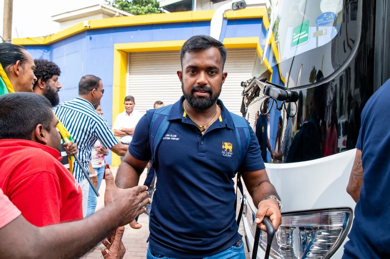 Update - ශ්රී ලංකා පිළ ඉන්දියාව බලා පිටත්ව යයි (ඡායාරූප) 6 321806481 1398665490938854 4080363894287639535 n